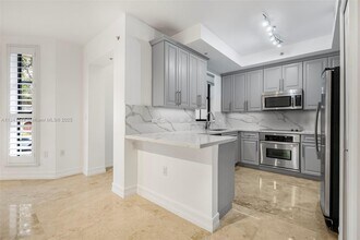 1650 Galiano St, Unit TH5 in Coral Gables, FL - Foto de edificio - Building Photo