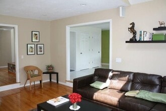 5 Hemlock Ln in Framingham, MA - Building Photo - Building Photo