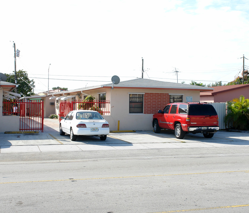 472-480 E 32nd St in Hialeah, FL - Building Photo