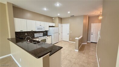 8431 Village Edge Cir in Ft. Myers, FL - Building Photo - Building Photo