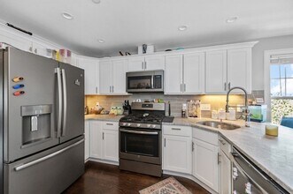 36 Sturgis St, Unit 3 in Winthrop, MA - Building Photo - Building Photo