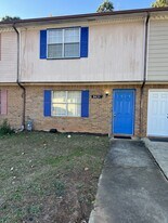 8431 Moultrie Dr in Jonesboro, GA - Building Photo