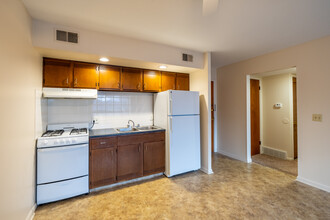 Williamsburg Apartments in Omaha, NE - Foto de edificio - Interior Photo