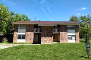 1523 E Beverly Dr, Unit 1523 in Corsicana, TX - Building Photo