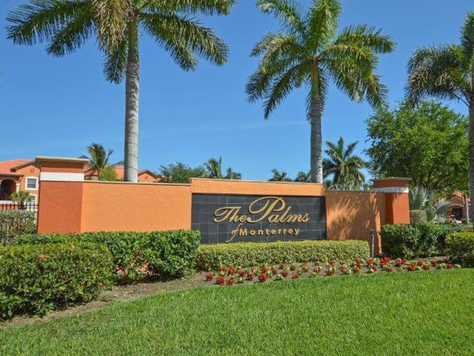 Palms of Monterrey in Ft. Myers, FL - Foto de edificio