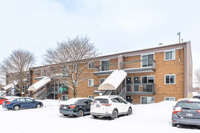 28 Du Ramoneur St in Lévis, QC - Building Photo - Building Photo