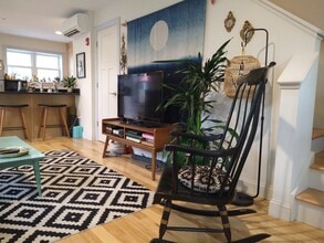 37 Hampden St, Unit 8 in Northampton, MA - Building Photo - Building Photo