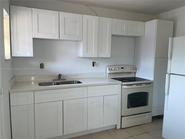 3338 NW 34th St in Miami, FL - Building Photo - Building Photo