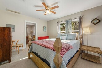 1004 1/2 Barton Springs Rd in Austin, TX - Building Photo - Building Photo