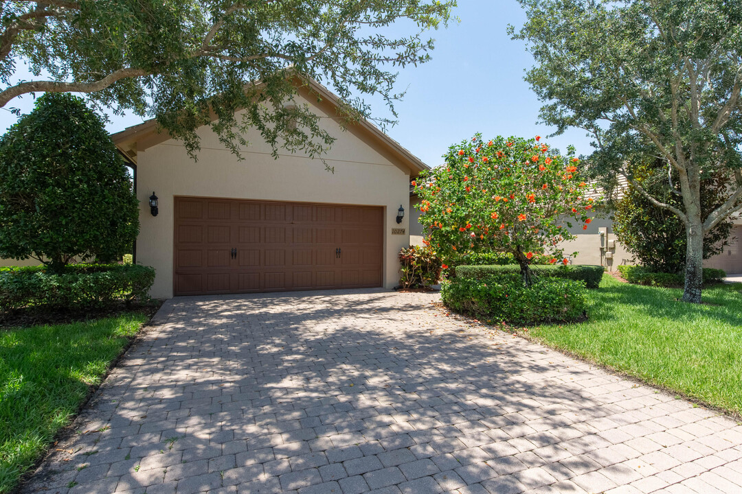 10274 Prato St in Wellington, FL - Building Photo