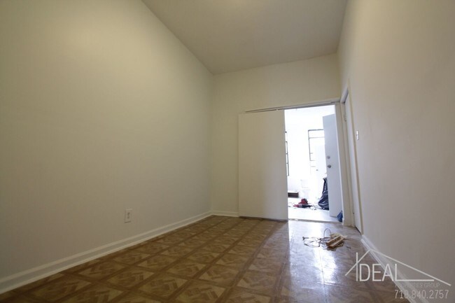 287 Wyckoff Ave-Unit -3L in Brooklyn, NY - Building Photo - Building Photo