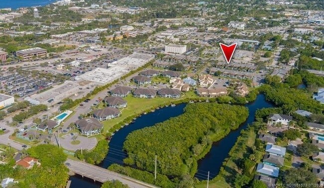 property at 950 S Kanner Hwy
