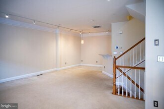 5115 Grimm Dr in Alexandria, VA - Building Photo - Building Photo