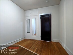 1025 Dempster St, Unit #1025-E2 in Evanston, IL - Building Photo - Building Photo