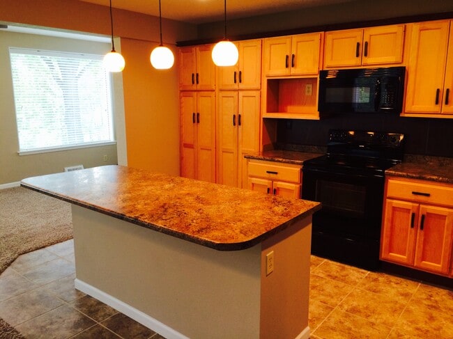 208 Chestnut Ave, Unit A in Winona Lake, IN - Building Photo - Building Photo