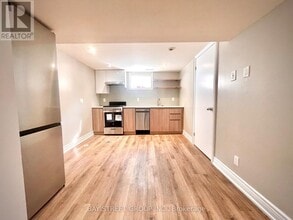 3 Ravenwood Pl in Toronto, ON - Building Photo - Building Photo