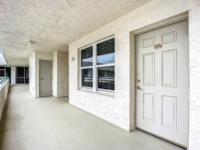 2055 S Atlantic Ave in Daytona Beach, FL - Building Photo - Building Photo