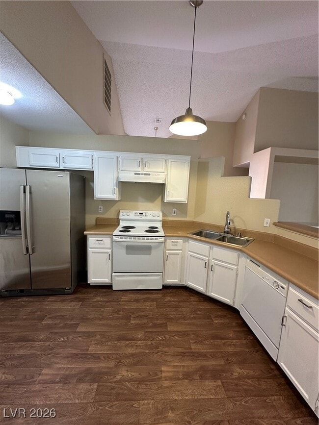 2120 Running River Rd