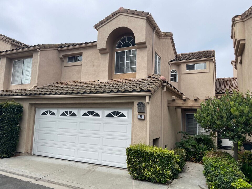 6 Alcoba in Irvine, CA - Building Photo