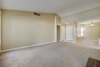 2302 Fairbourne Way in Henderson, NV - Building Photo - Building Photo