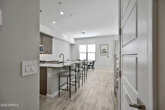 4827 E Village Dr in Scottsdale, AZ - Building Photo - Building Photo