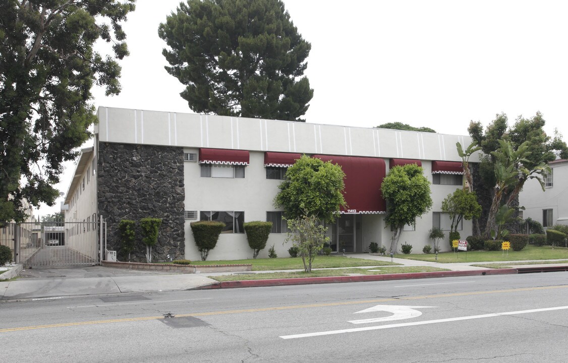 11413 Oxnard St in North Hollywood, CA - Building Photo