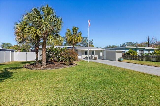 property at 6631 Bougainvilla Ave S