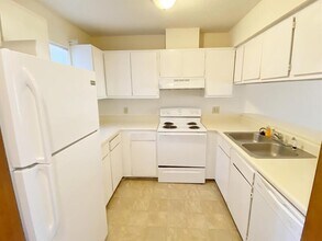 908 Hearthridge Ct in Raleigh, NC - Building Photo - Building Photo