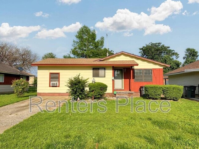 property at 2407 S Olympia Ave