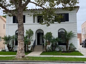 205 S Arnaz Dr in Beverly Hills, CA - Building Photo