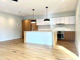 145 Willow St, Unit 1 in Cambridge, MA - Building Photo