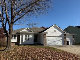 2110 John St in Papillion, NE - Building Photo