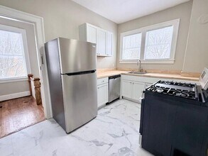 1102 Tates Creek Rd in Lexington, KY - Building Photo - Building Photo