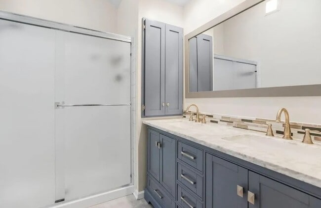 property at 6130 N Coventry Ave