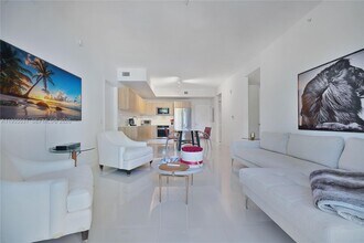 2960-2960 NE 207th St in Aventura, FL - Building Photo - Building Photo