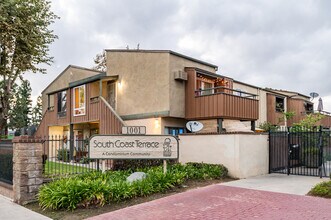 South Coast Terrace in Santa Ana, CA - Building Photo - Building Photo