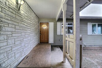 26804 17th Pl S in Des Moines, WA - Building Photo - Building Photo