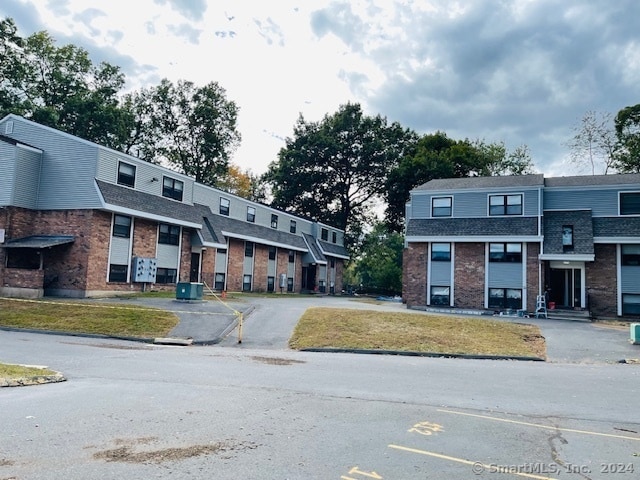 100 Norton Park Rd in Plainville, CT - Building Photo - Building Photo