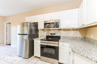 122 Dahl Ave in Sebastian, FL - Foto de edificio - Building Photo