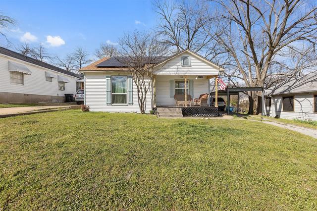 property at 1505 W Johnson St