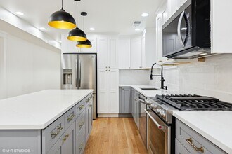 2331 N Campbell Ave in Chicago, IL - Building Photo - Building Photo