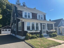 7 Roberts St in West Haven, CT - Building Photo