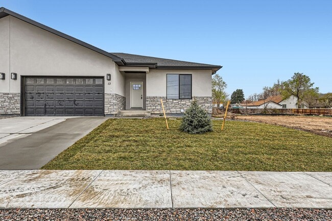 15 S Gray St in Lakewood, CO - Building Photo - Building Photo