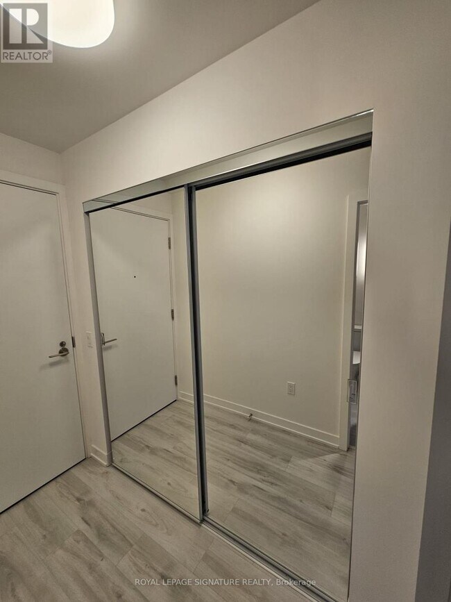 110 Broadway Ave in Toronto, ON - Building Photo - Building Photo