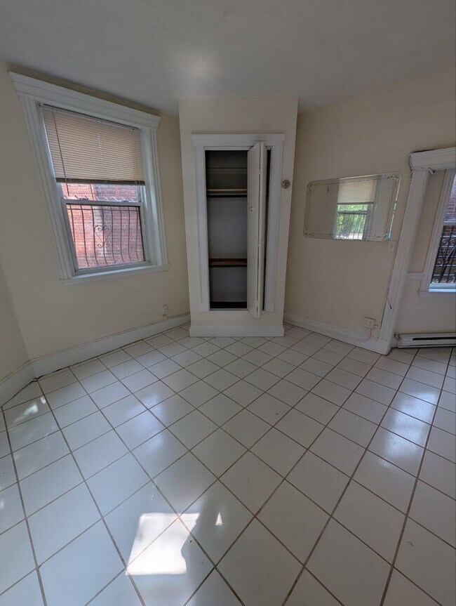 382 Riverway, Unit 1 in Boston, MA - Foto de edificio - Building Photo