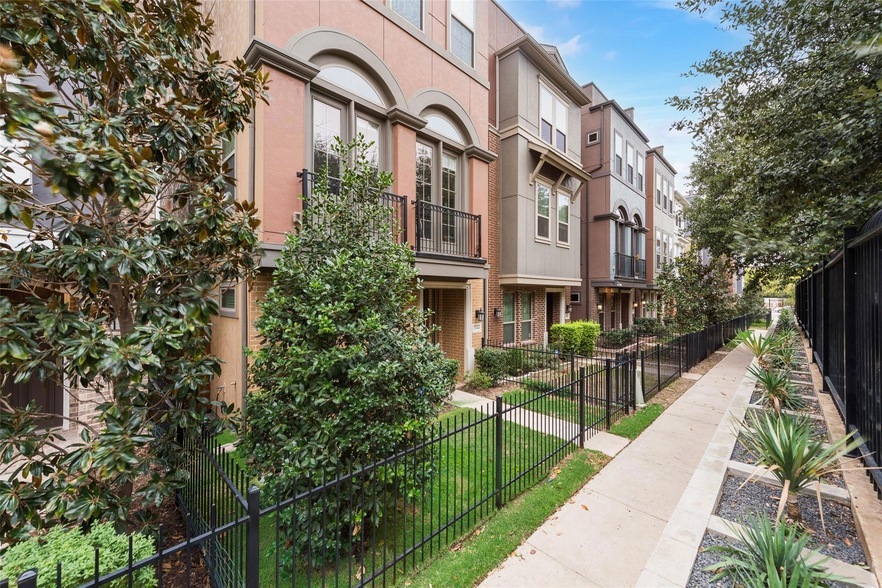 1344 Romano Pl, Unit 2088 in Dallas, TX - Building Photo