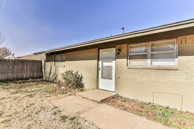 7308 Avenue W-Unit -B in Lubbock, TX - Building Photo - Building Photo