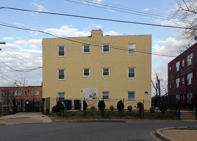 Eaton Place Condominiums in Washington, DC - Foto de edificio - Building Photo