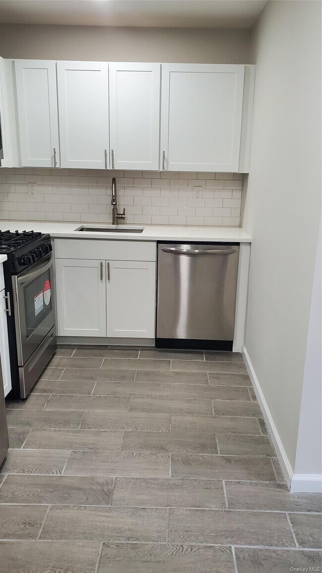 39 Fargo Ct in Coram, NY - Building Photo - Building Photo