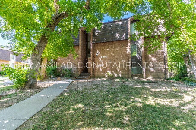 property at 4884 S Highland Cir
